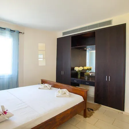 Villa In A Fantastic Location On The Seafront 48 *