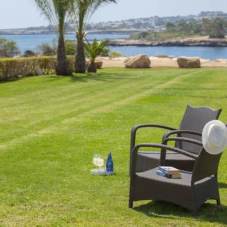 Villa In A Fantastic Location On The Seafront 48 *