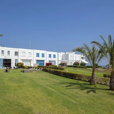 Villa In A Fantastic Location On The Seafront 48